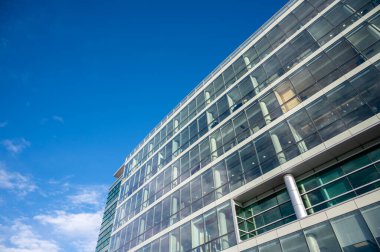 Calgary, Alberta - 27 Şubat 2022: Calgary Üniversitesi Sağlık Merkezi 'nin dış cephesi Foothills Hastanesi' nde eğitim merkezi.