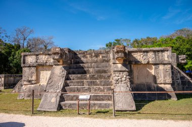  Chichen Itza 'daki Kartallar ve Jaguarlar Platformu.