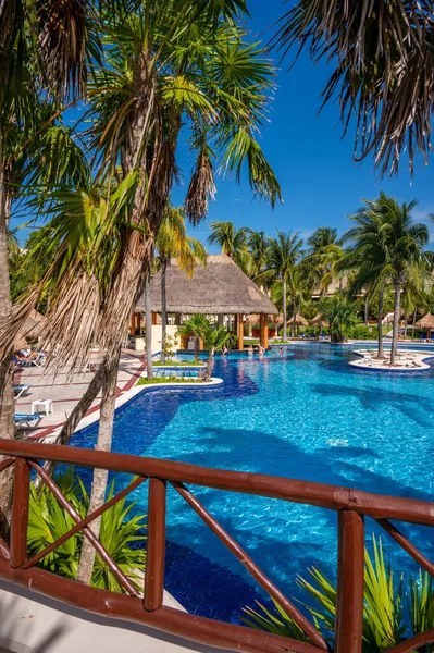 Tulum, Meksika - 25 Mart 2022: Riviera Maya 'daki Bahia Principe Grand Coba' da yüzme havuzlarının manzarası.