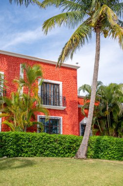 Tulum, Meksika - 26 Mart 2022: Riviera Maya 'da Bahia Principe Hacienda Dona Isabel manzarası.