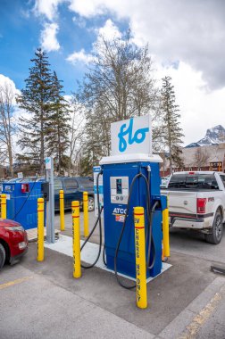 Canmore, Alberta - 8 Mayıs 2022 Canmore, Alberta 'da bir ATCO hızlı çizim istasyonu.
