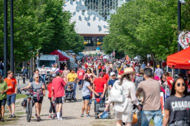 Calgary, Alberta - 1 Temmuz 2022: Calgary şehrinde Kanada Günü kutlamaları.