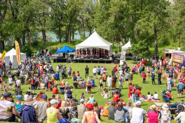Calgary, Alberta - 1 Temmuz 2022: Calgary şehrinde Kanada Günü kutlamaları.