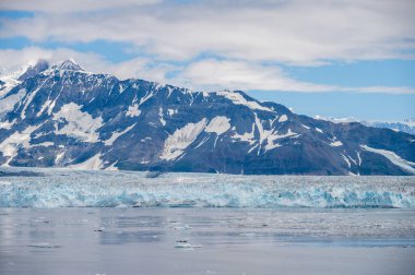 View of the famous Hubbard Glacier in Alaska. The Hubbar Glaicier is the largest tide water glacier in north america and a populare destination fro cruise ships.