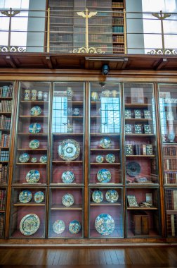 Londra, İngiltere - 19 Ağustos 2022: Londra 'daki ünlü İngiliz Muesum Aydınlanma Odası içindeki sergiler.