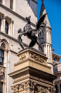 Gotik Temple Bar ejderha heykel filo sokak üzerinde bulunan - ejderha Londra şehir sınırında simgeliyor.