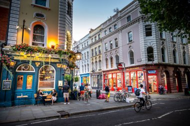 Londra, İngiltere - 25 Ağustos 2022: Londra 'daki Müze Tavernası' nın dışı.