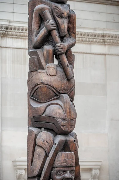 London August 2022 Haida Totem Pole Great Court British Museum — ストック写真