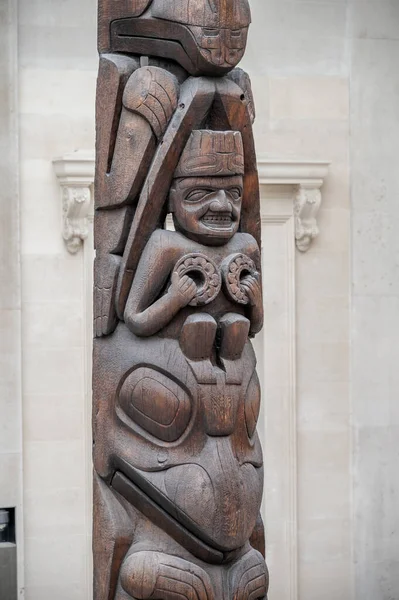 London August 2022 Haida Totem Pole Great Court British Museum — стокове фото