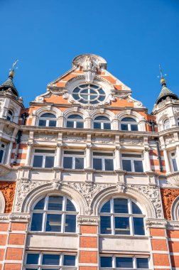 İngiltere 'nin büyük başkenti Londra' daki binaların geleneksel tuğla mimarisi.