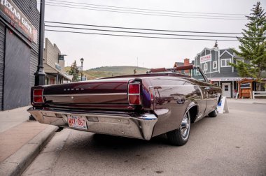 Cochrane, Alberta - 11 Eylül 2022: Üstü açık klasik bir Rambler Rebel arabası.