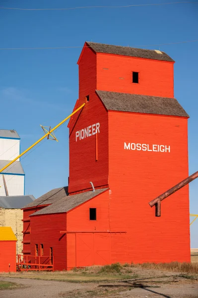 Mosleigh Αλμπέρτα Σεπτεμβρίου 2022 Παλιοί Ξύλινοι Ανελκυστήρες Σιτηρών Στα Λιβάδια — Φωτογραφία Αρχείου