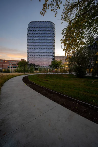 カルガリー アルバータ州 2022年9月25日 カルガリー大学キャンパスの新しいマキミータワーの外観 — ストック写真
