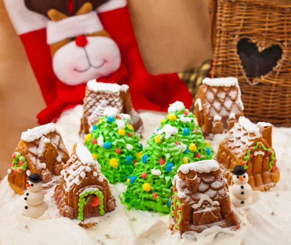 Weihnachtskomposition mit Kuchen — Stockfoto