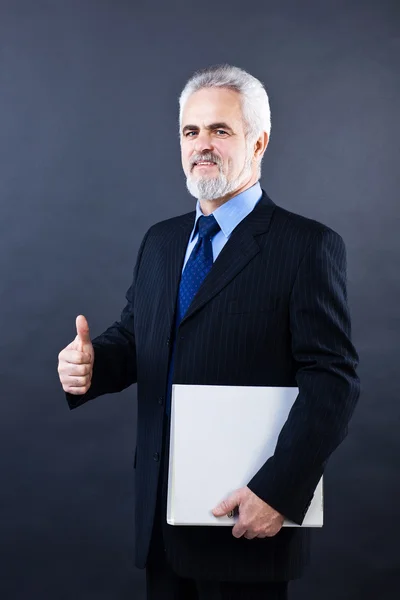 Stilig affärsman som visar tummen upp tecken — Stockfoto