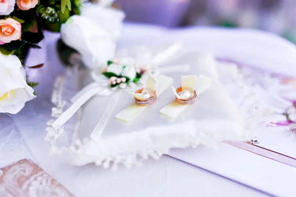 Bonitos anillos de boda —  Fotos de Stock