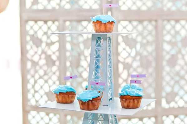 Cupcake chokolate con cuori — Foto Stock