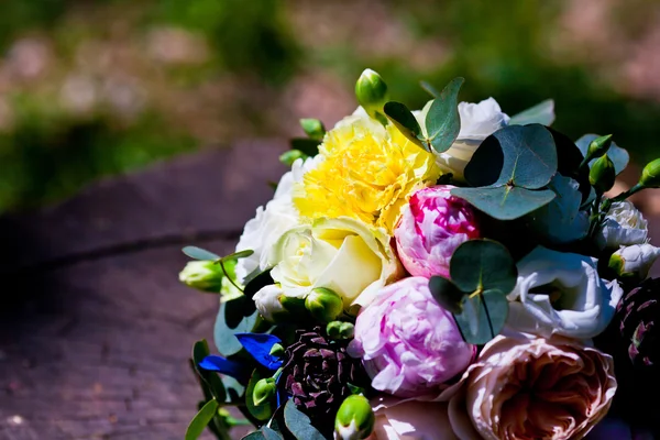 Bouquet of wedding flowers — Stock Photo, Image