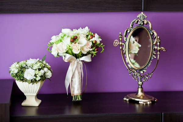 Buquê de belas flores de casamento — Fotografia de Stock