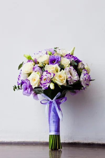 Ramo de hermosas flores de boda — Foto de Stock