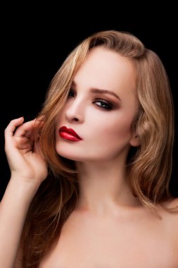 güzel bir kız makyaj ile
