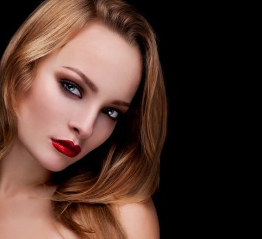 güzel bir kız makyaj ile