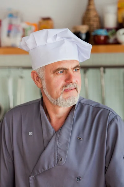 Portret van vriendelijke chef-kok — Stockfoto