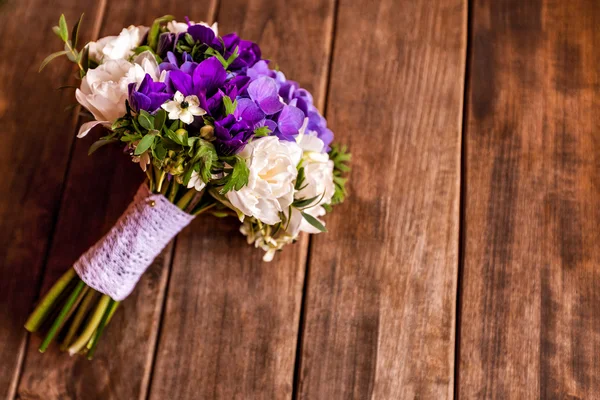 Bukiet piękny ślub na drewniane tła — Zdjęcie stockowe