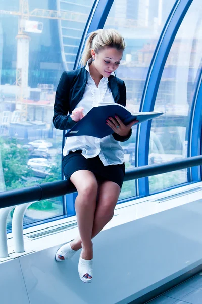Business woman exploring documents — Stock Photo, Image