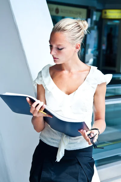 Business woman exploring documents — Stock Photo, Image