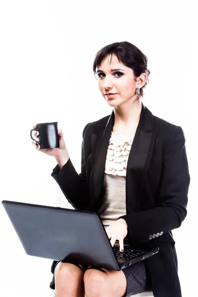 Frau mit Laptop — Stockfoto