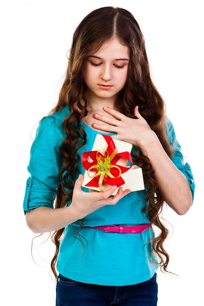 Chica con un regalo —  Fotos de Stock