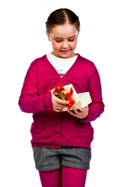 Mädchen mit einem Geschenk — Stockfoto