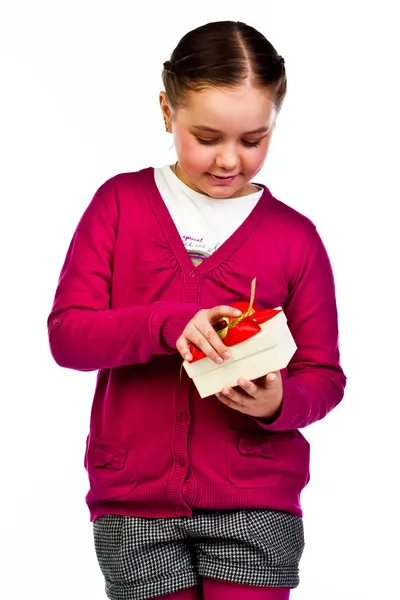 Mädchen mit einem Geschenk — Stockfoto