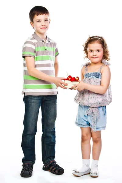 Boy gives a girl a gift — Stock Photo, Image