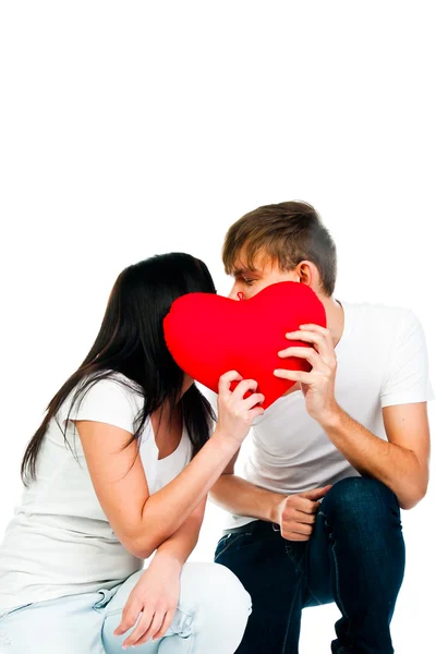 Muž dává ženě srdce — Stock fotografie