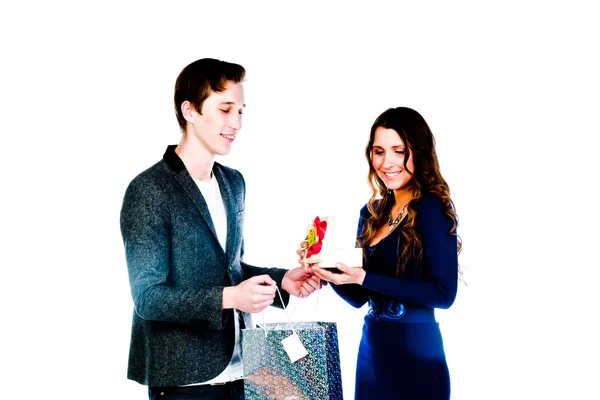 Man gives a woman a gift — Stock Photo, Image