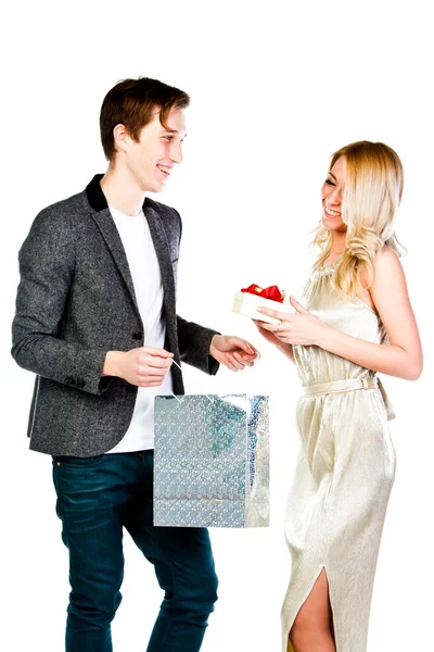 Man gives a woman a gift — Stock Photo, Image