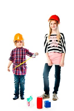 inşaat kask içinde iki kız