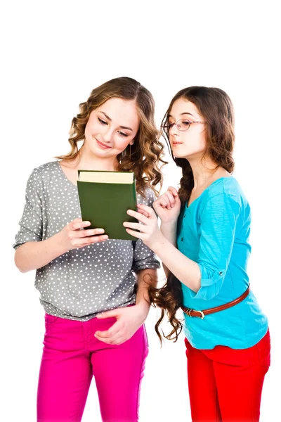 Δύο κορίτσια που διαβάζουν βιβλία — Φωτογραφία Αρχείου