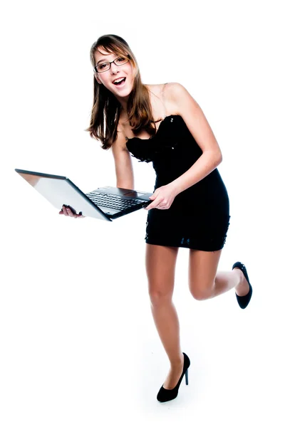Flicka med en bärbar dator — Stockfoto