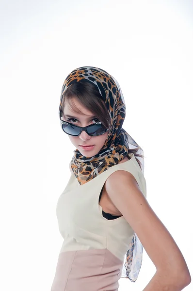 Kadın eşarp ve güneş gözlüğü — Stok fotoğraf