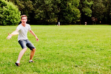 adam badminton oynarken