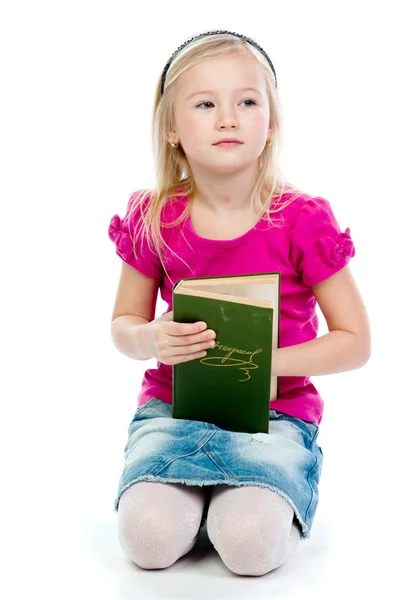 Enfant avec un livre — Photo