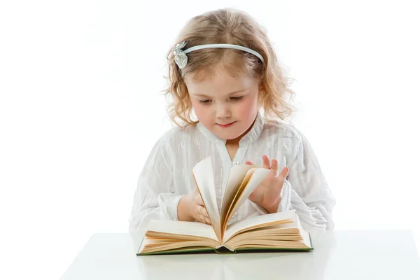 Niño con un libro —  Fotos de Stock