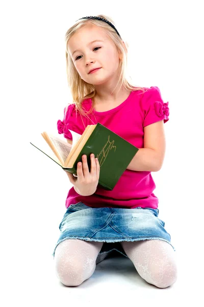 Barn med en bok — Stockfoto