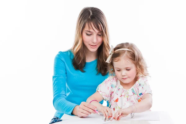 Twee meisjes tekenen — Stockfoto