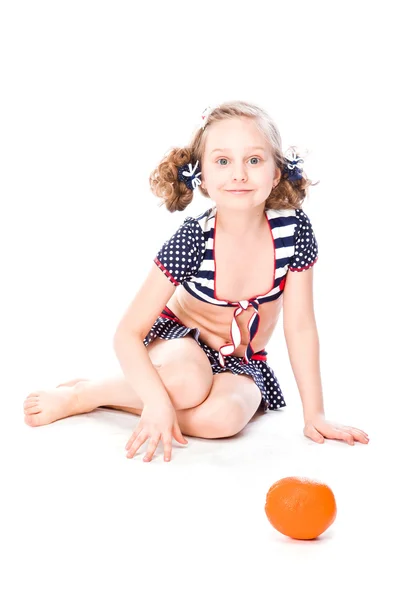 Дівчина з помаранчевий — стокове фото