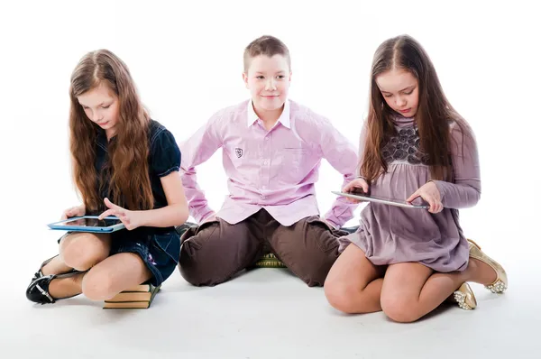 Gyermekek tablet számítógépeket — Stock Fotó
