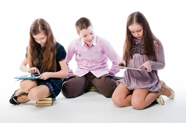 Niños con tabletas —  Fotos de Stock